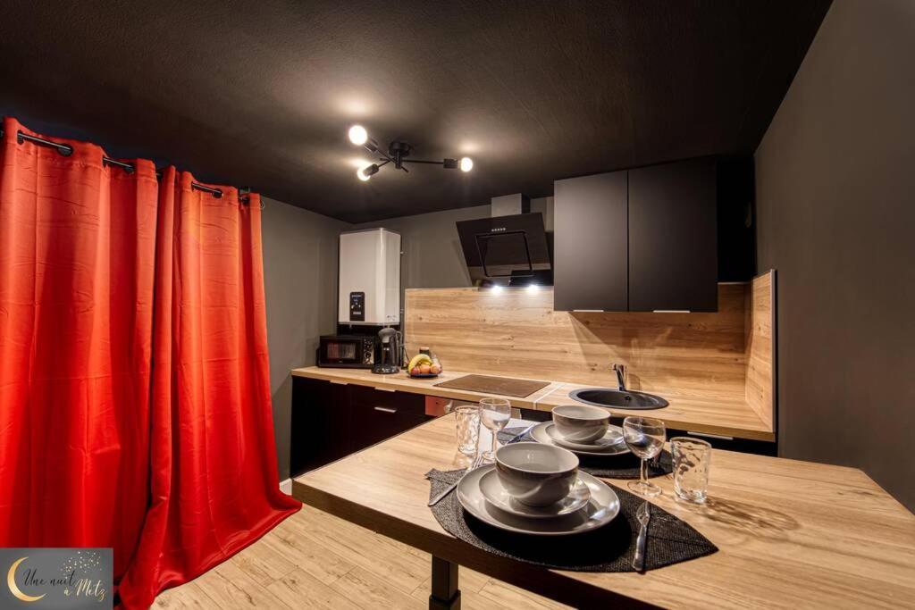 La Chambre Noire Au Coeur De Metz Exterior foto